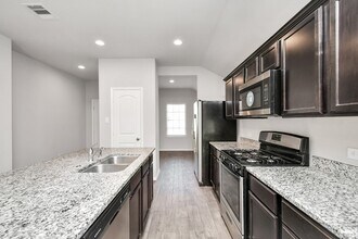 Building Photo - 9847 Laurel Lake Dr