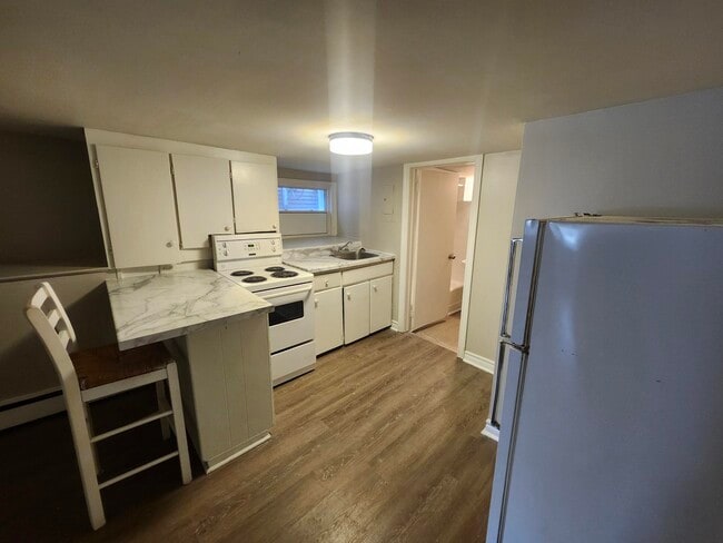 Building Photo - 51 Wright St