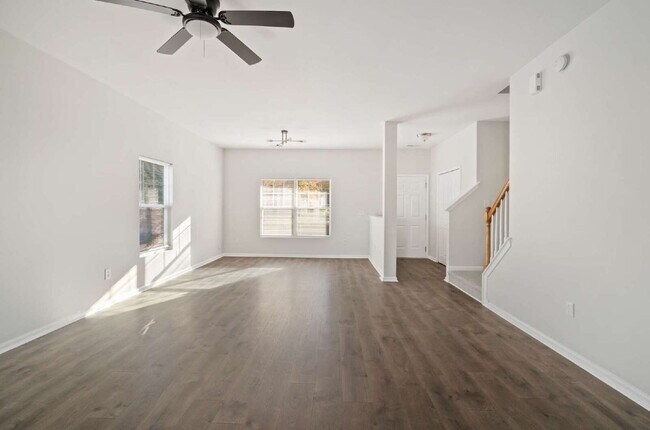 Foto del edificio - Spacious 3-Bed End-Unit Townhome in Durham