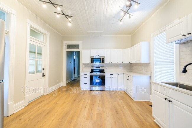 Building Photo - 1111 Glenview Dr