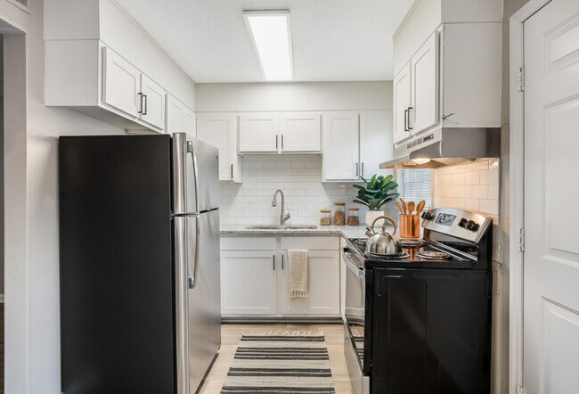 Casa adosada renovada de dos habitaciones en The Retreat at Kannapolis, Kannapolis, Carolina del Norte. - The Retreat at Kannapolis