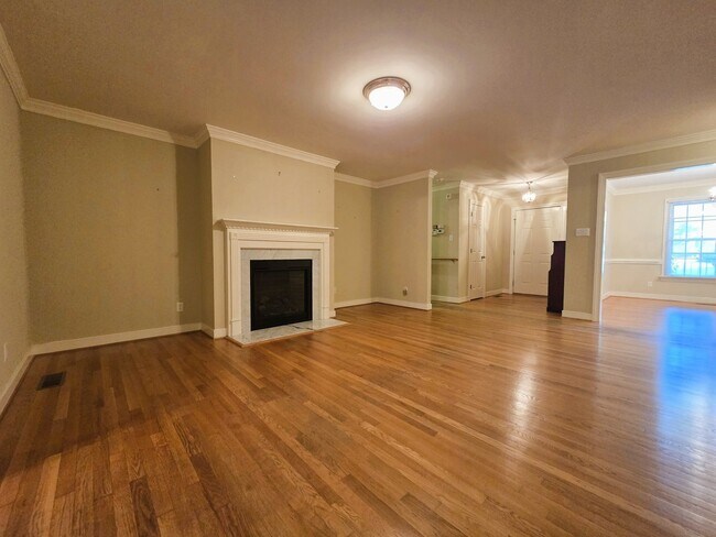 Foto del edificio - 4206 Tweedsmuir Rd