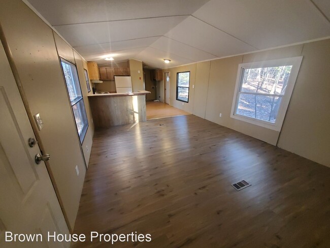 Building Photo - 3 br, 1 bath House - 591 Hinckley Rd