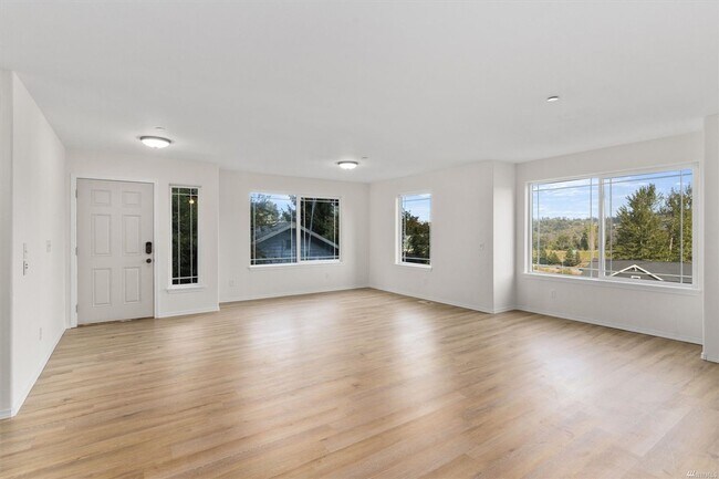 Foto del edificio - Spacious 4-Bedroom Home with Scenic Views & Versatile Living Spaces