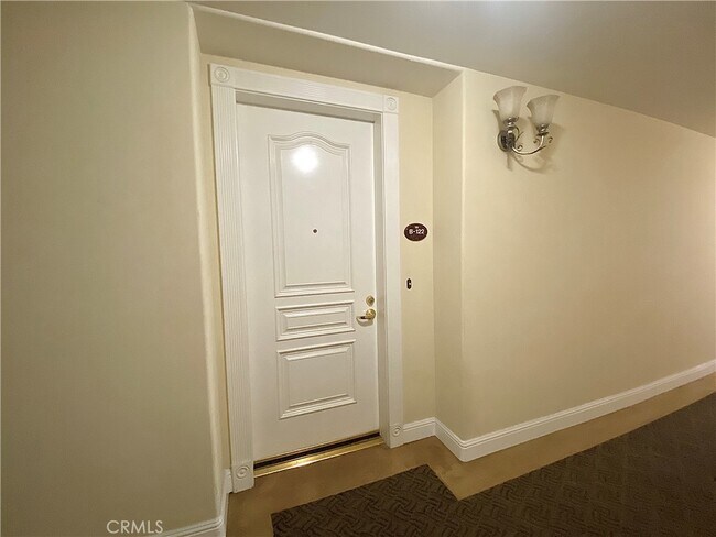 Building Photo - 13798 Roswell Ave