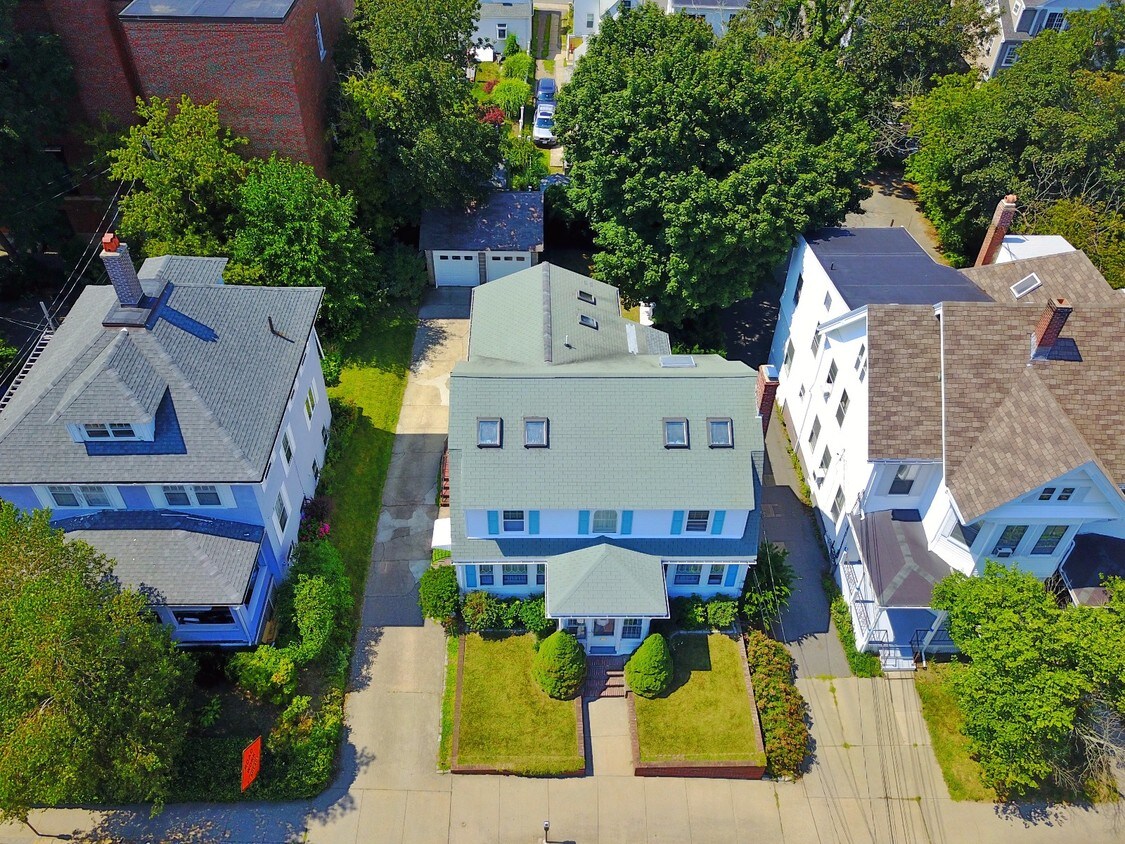 Primary Photo - 10 Brewster St