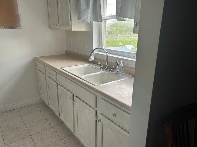 Building Photo - 725 Marauder Dr