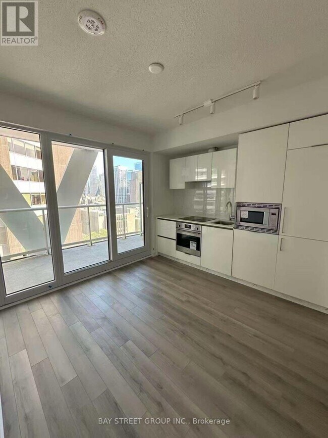 Photo du bâtiment - 230-1230 Simcoe St