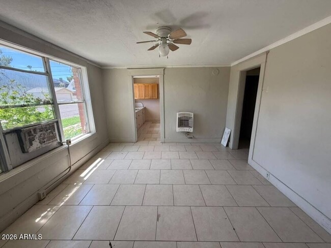 Foto del edificio - 1165 E 10th St