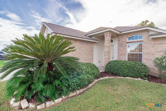 Building Photo - 304 Yosemite Dr