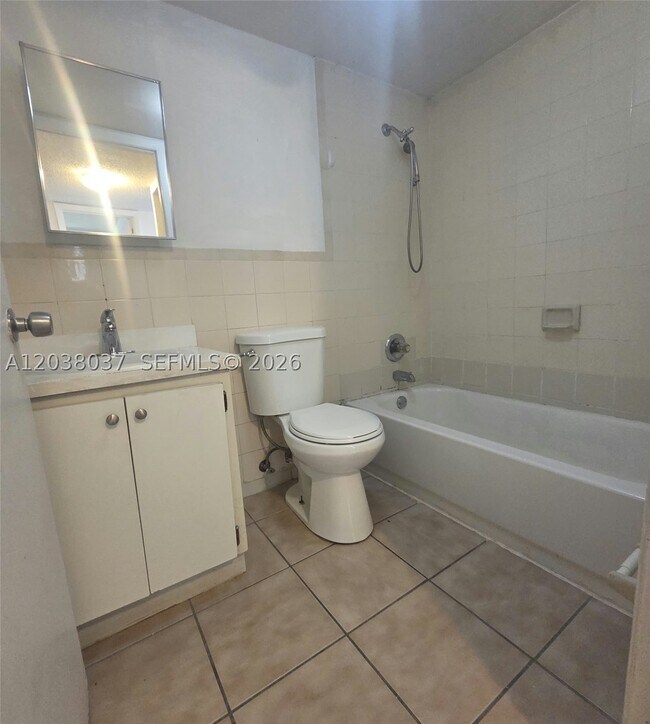 Building Photo - 2560 W 60th St
