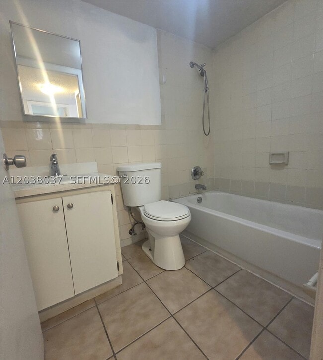 Building Photo - 2560 W 60th St