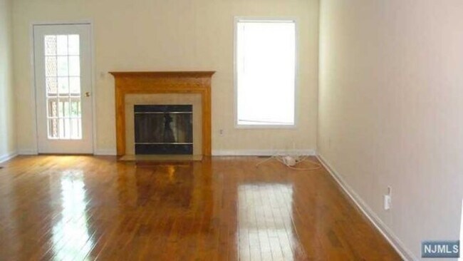 Building Photo - 811 Newport Dr