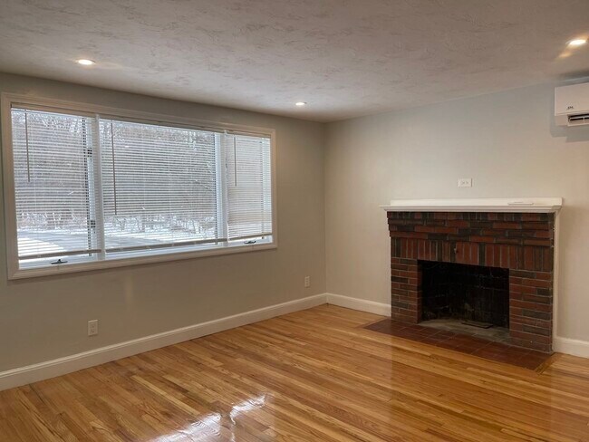 Building Photo - 49 St Paul Ave