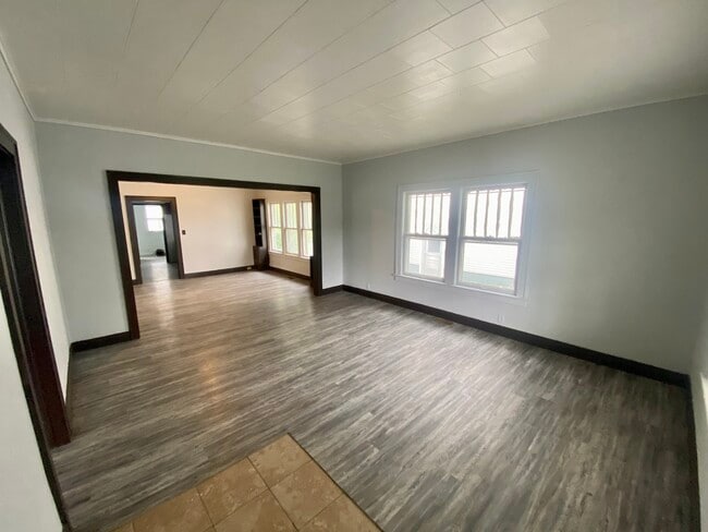 Building Photo - 501 N Bowman Ave