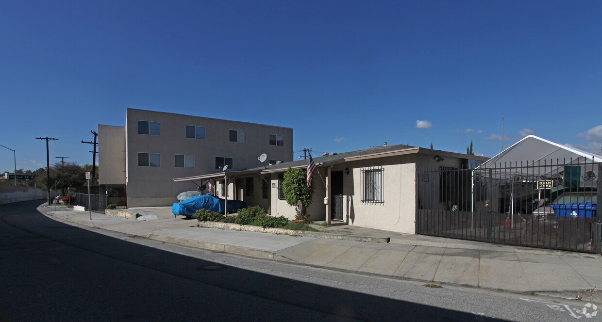 Primary Photo - 5605-5609 Carlota Blvd