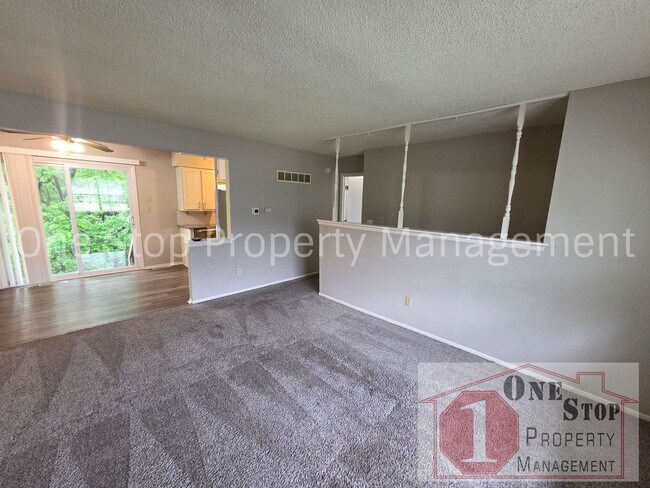 Foto del edificio - Renovated 3-bedroom, 2-bathroom home in Lee's Summit!