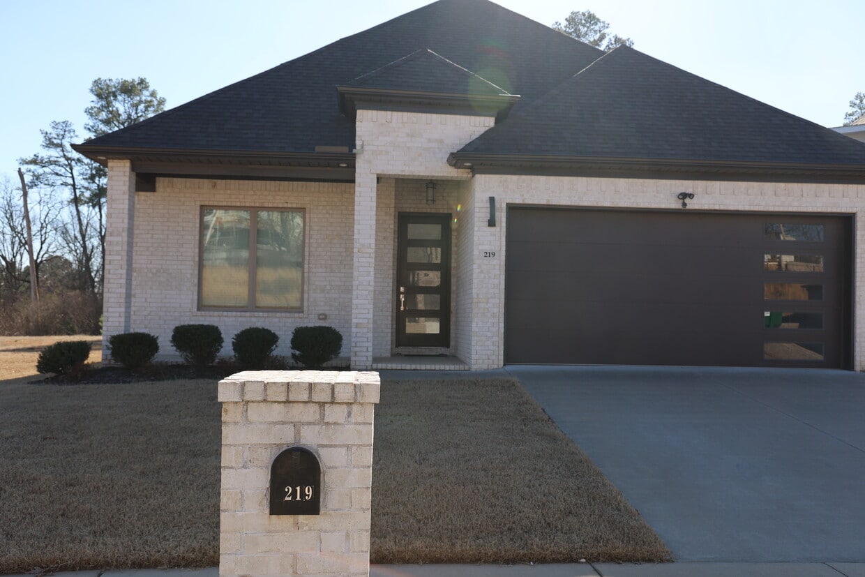 219 Kanis Ridge Dr, Little Rock, AR 72223 House Rental in Little Rock