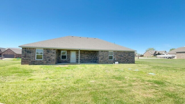 Building Photo - Durant school/Open floor plan/Close to Hwy 70