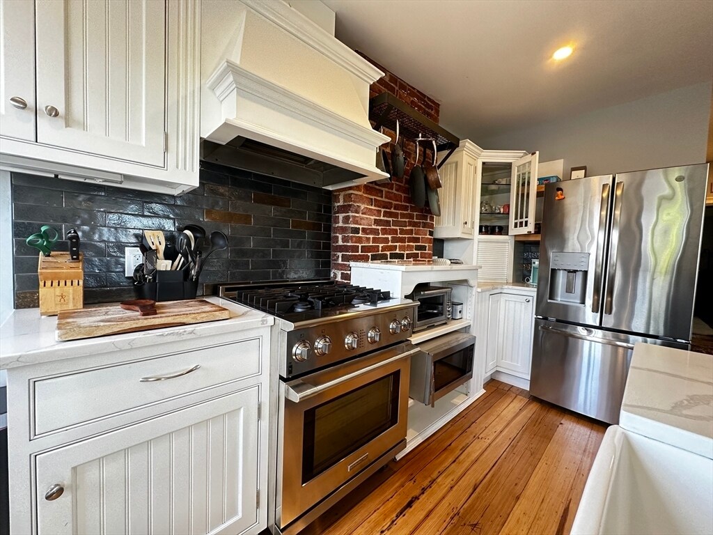 Primary Photo - 10 Pompeii St