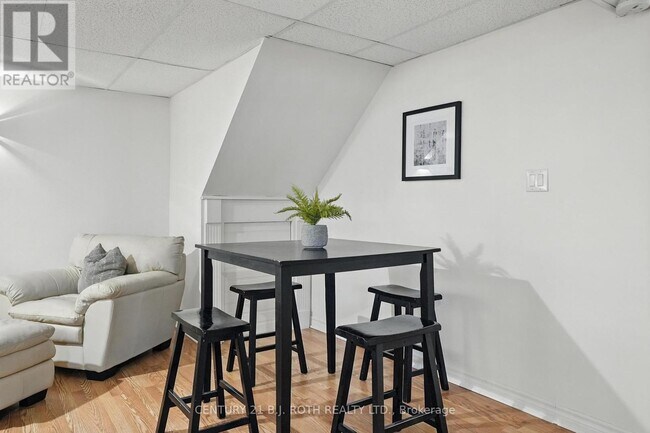 Building Photo - 41 Market St