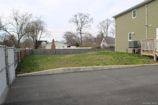Building Photo - 2 Lafayette Dr