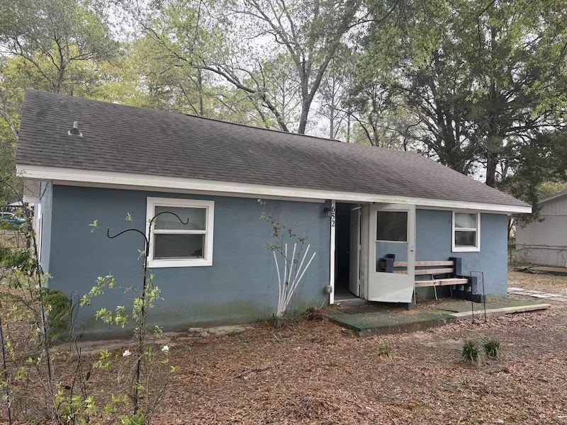 Primary Photo - 652 Blakely Ave