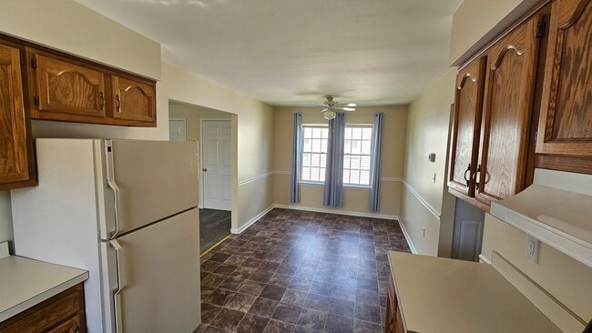 Building Photo - 349 Woodpoint Ave