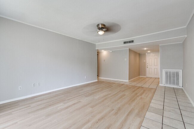 Foto del edificio - 3 Bed/2 Bath Hidden Treasure in Garland