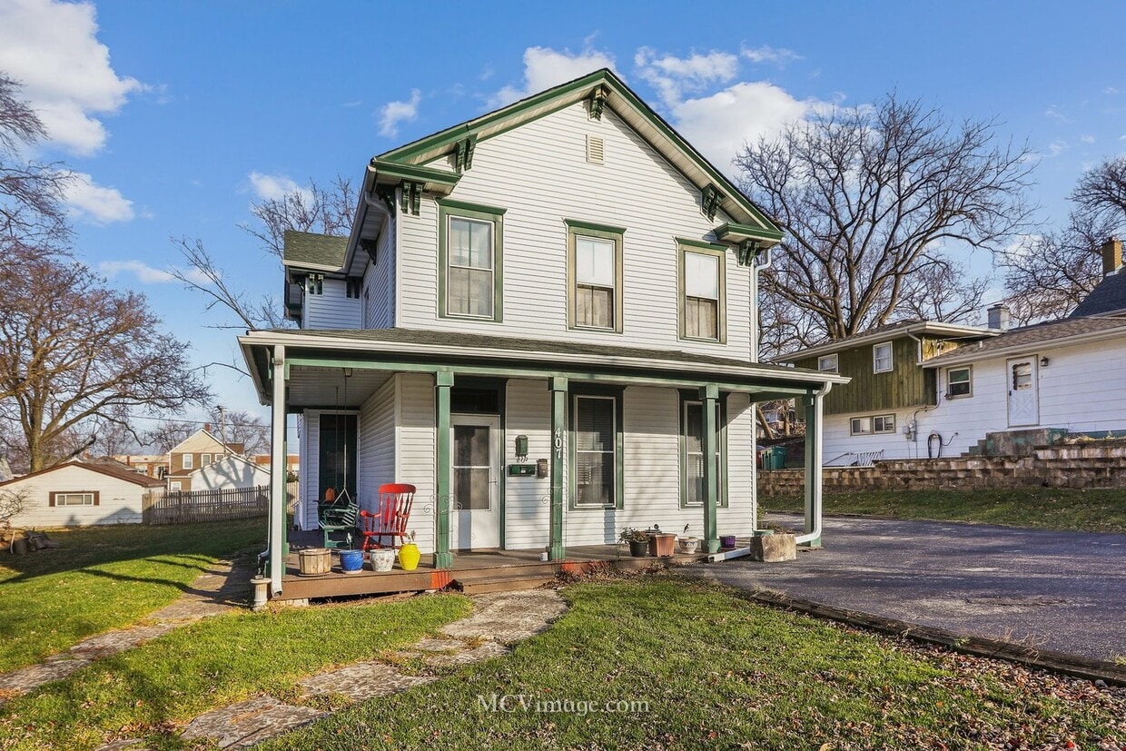 407 Holmes St Unit 2, Lemont, IL 60439 Room for Rent in Lemont, IL
