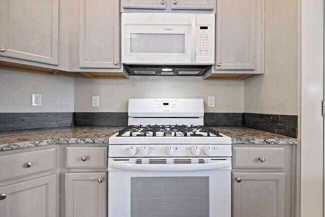 Foto del edificio - Newer 3 Bedroom Home in Kuna _ Pet Friendl...