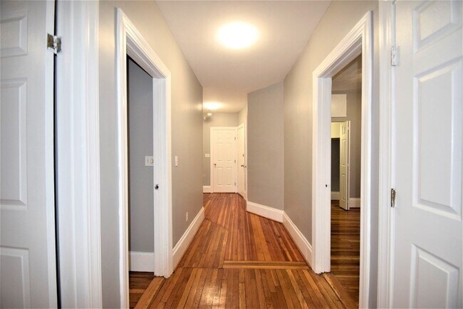 Foto del edificio - 83 Glenville Ave