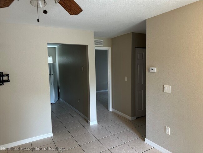 Foto del edificio - 581 Vanguard Ave NW