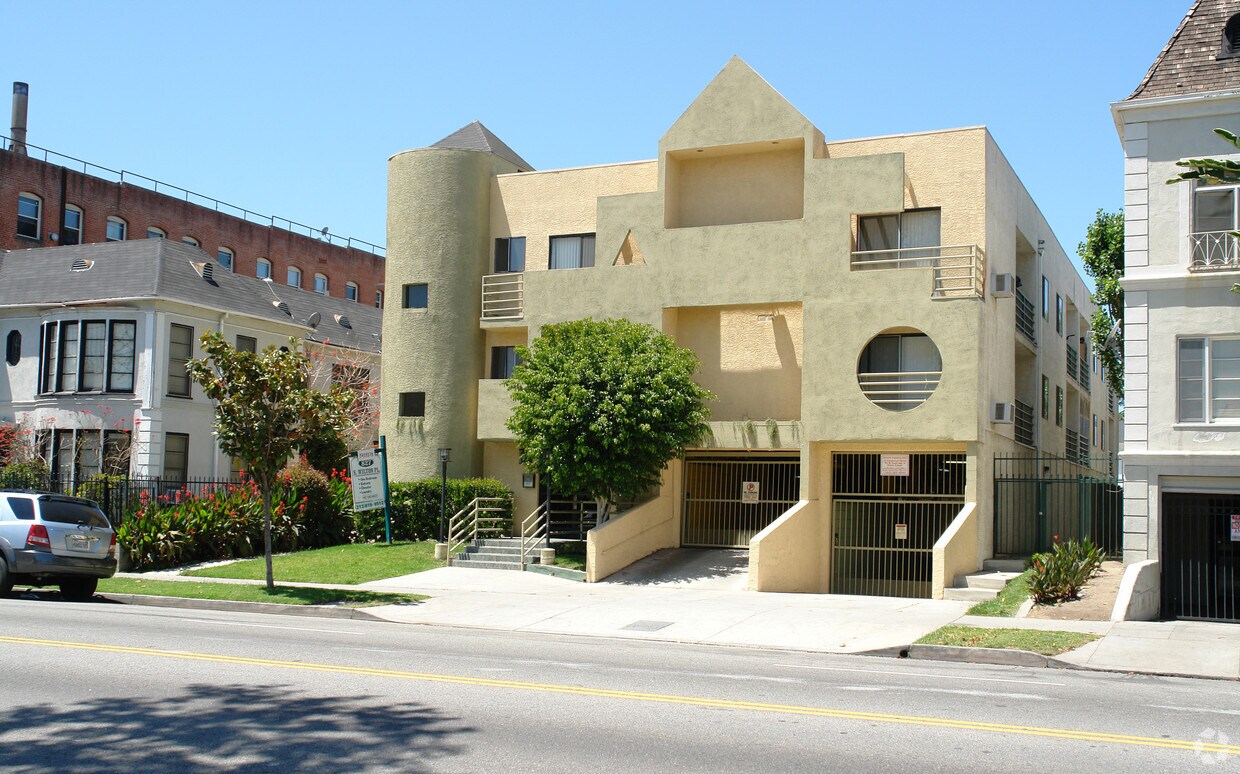 Building Photo - 827 S Wilton Pl.
