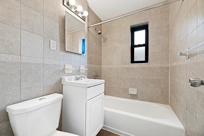 Building Photo - 20-25 Crescent Street