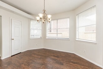 Building Photo - 910 Presley Way