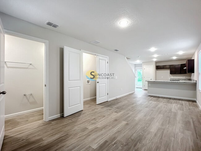 Building Photo - 6145 Delmar Pl