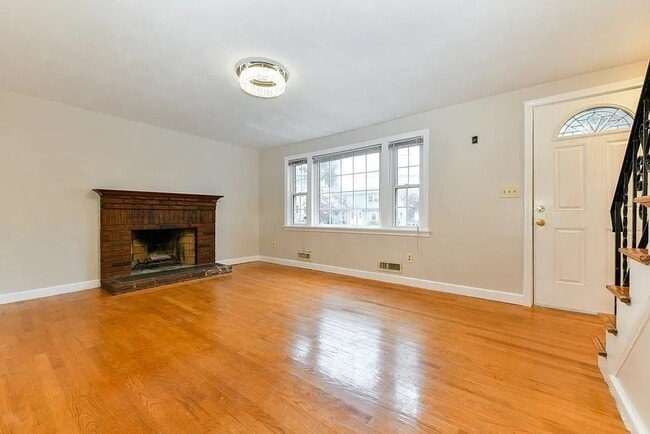Building Photo - 14 Grassmere Rd