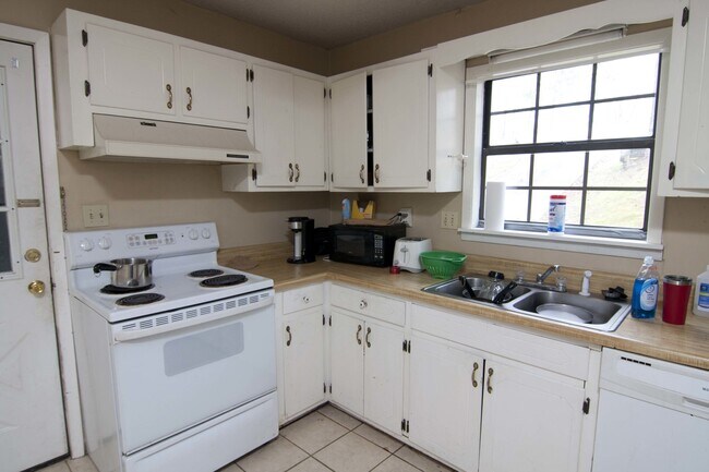Foto del edificio - 3338 Whippoorwill Ln