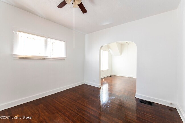 Building Photo - 4402 Parker Ave