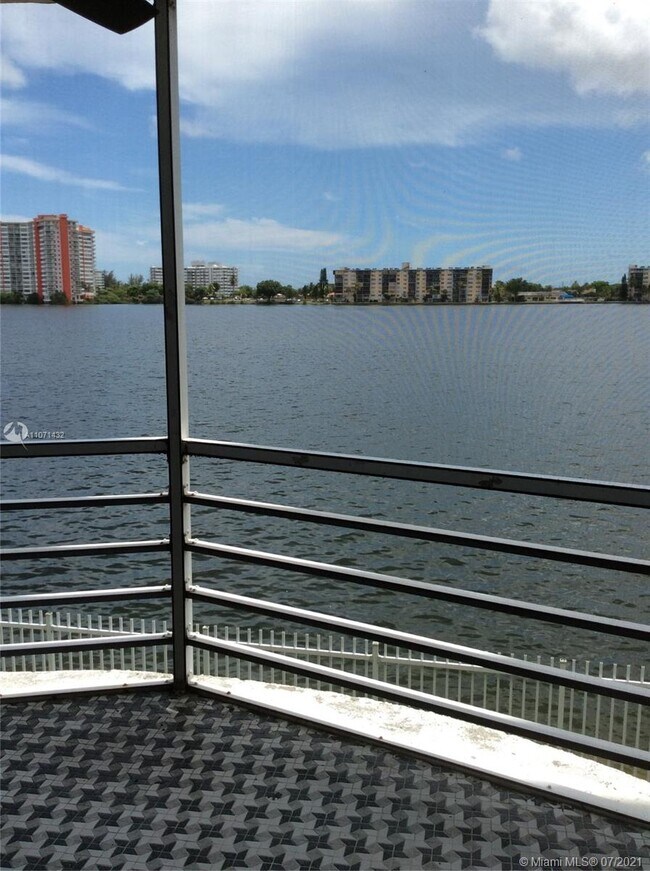 Foto del edificio - 1140 NE 191st St