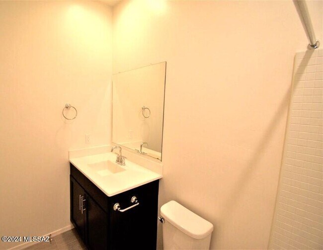 Building Photo - 10736 W Embrey Dr