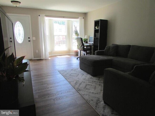 Foto del edificio - 14840 Lynhodge Ct
