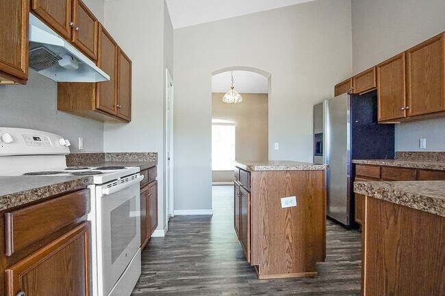 Foto del edificio - Single-family home located in Poinciana, FL now available!