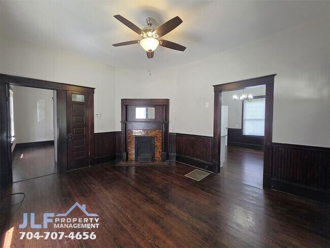 Foto del edificio - Charming 2 Bed/1 Bath Cottage in Peaceful ...