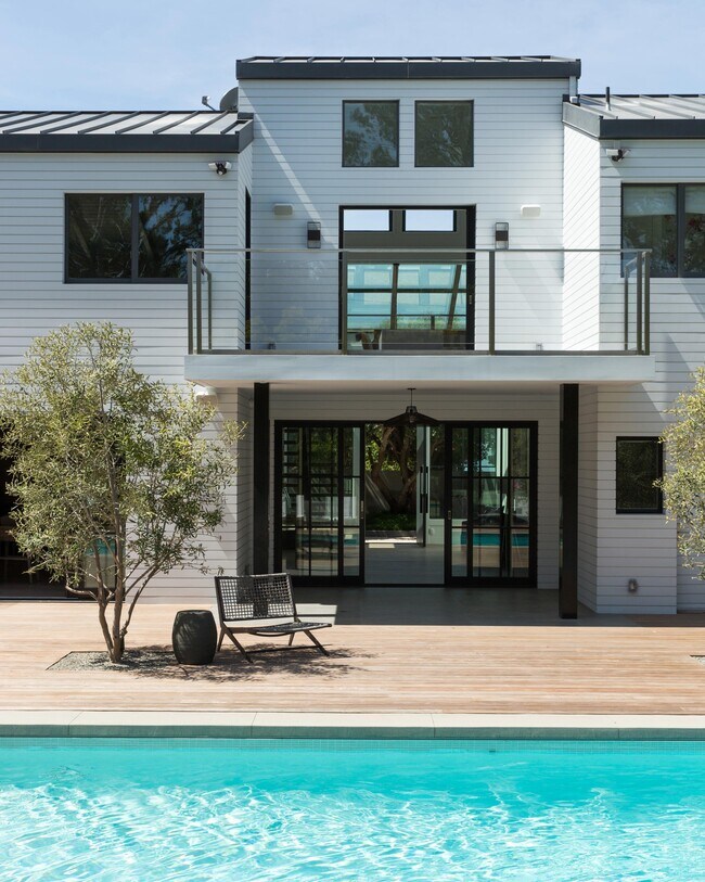 Foto del edificio - 7310 Birdview Ave