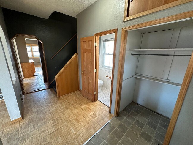 Building Photo - 3 bed, 1.5 bath home for rent