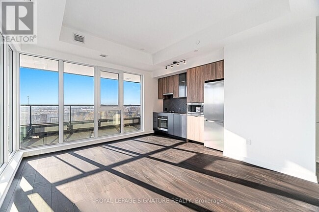 Building Photo - 1037 The Queensway