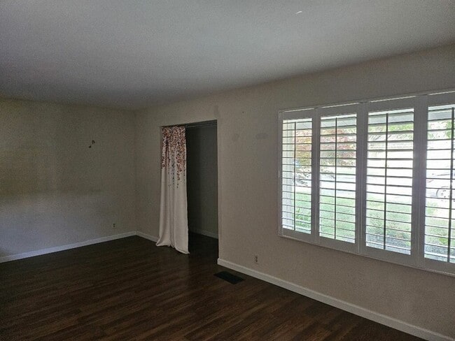 Building Photo - 173 Bel Ayre Dr