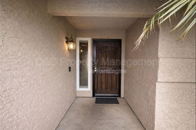 Building Photo - 3371 N Forestiere Ave